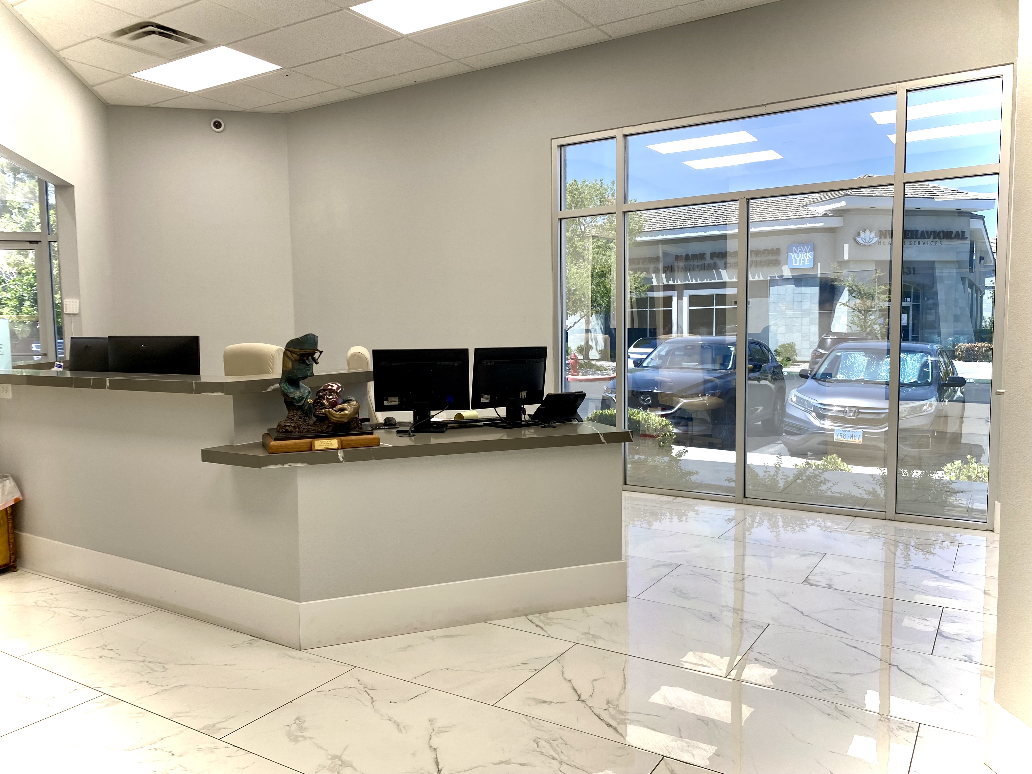 Pleasant-Smiles reception and front desk area
